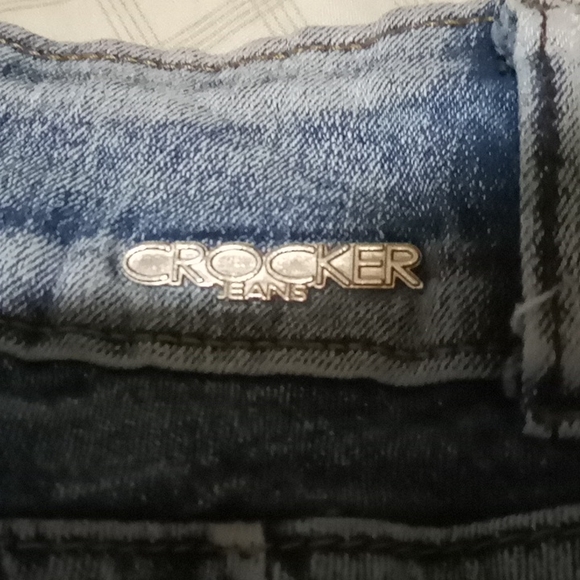 Crocker - Picture 3 of 3